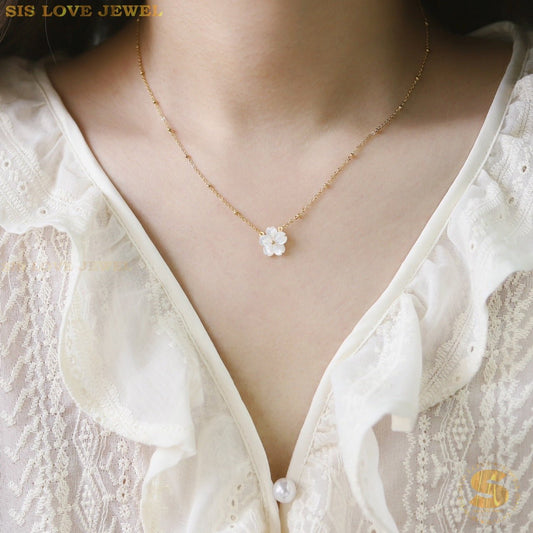 White Flower Shell Necklace N118