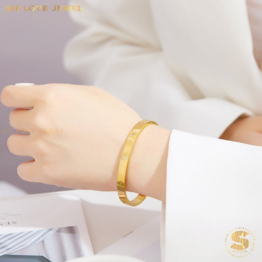 Written in the Stars Bangle H116